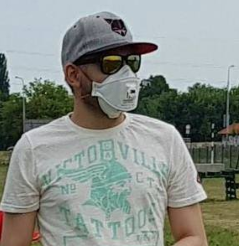 Kuba nás předešel v tréningu nošení respitrátoru - tehdy, aby se nenakazil když měl velmi oslabenou imunitu.